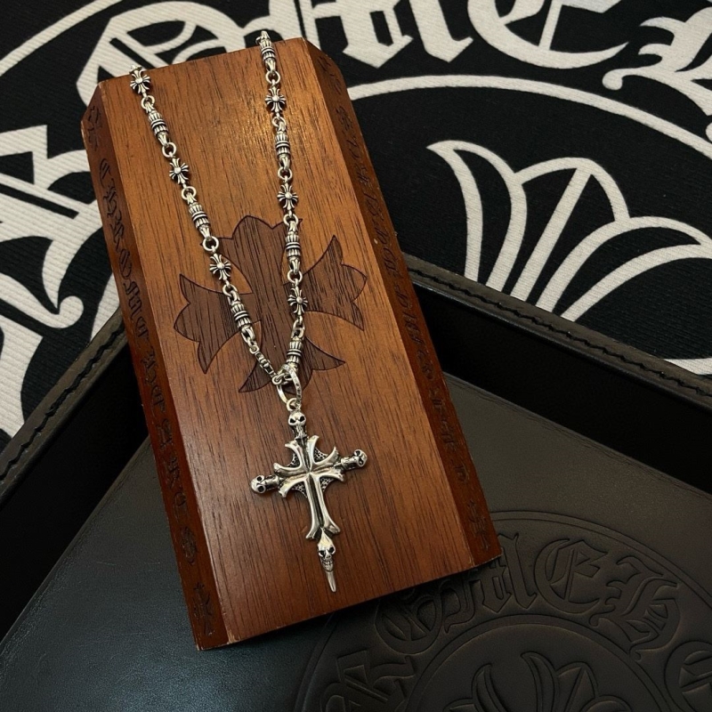 Ch*0me He**ts necklaces